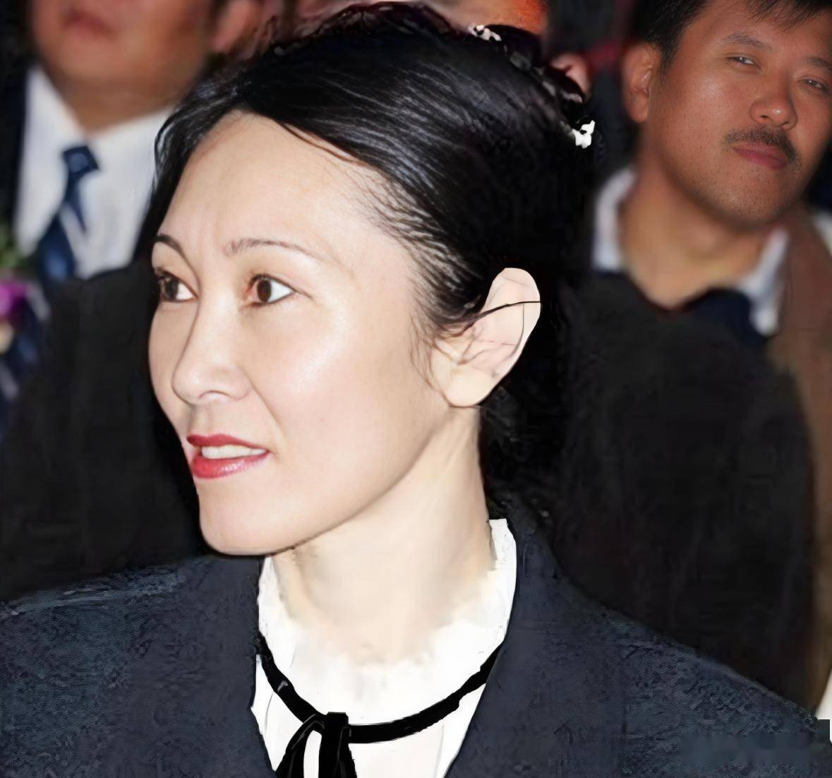 林宁之前拿2000亿救王健林,后又拿1亿救王思聪,林宁到底有多强