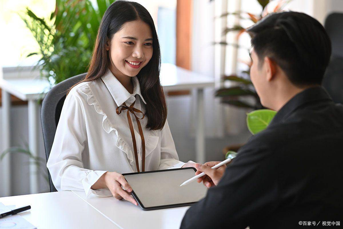 为什么领导身边的秘书全是异性?同性当秘书有哪些弊端?_工作_男性_影响