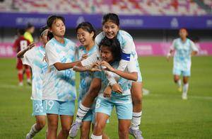 十五运会U16女足赛，广东队战胜陕西队以全胜战绩获得小组第一