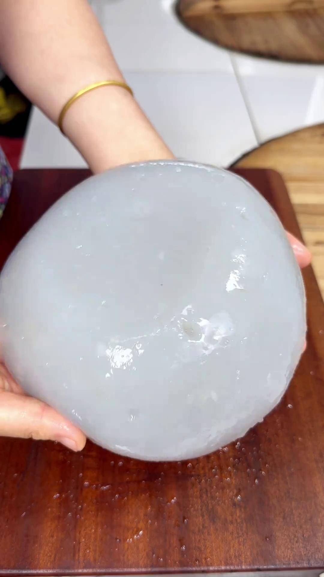 用红薯淀粉做的凉粉非常的q弹爽滑,非常好吃红薯凉粉做法