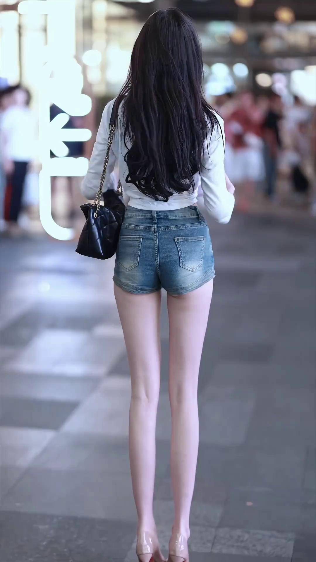 背影杀大长腿完美身材