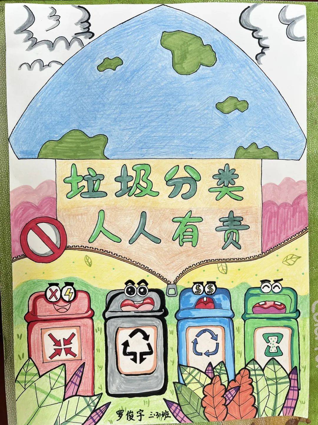 四年级"变废为宝"手工diy工坊四年级的孩子们用废旧材料制作创意作品