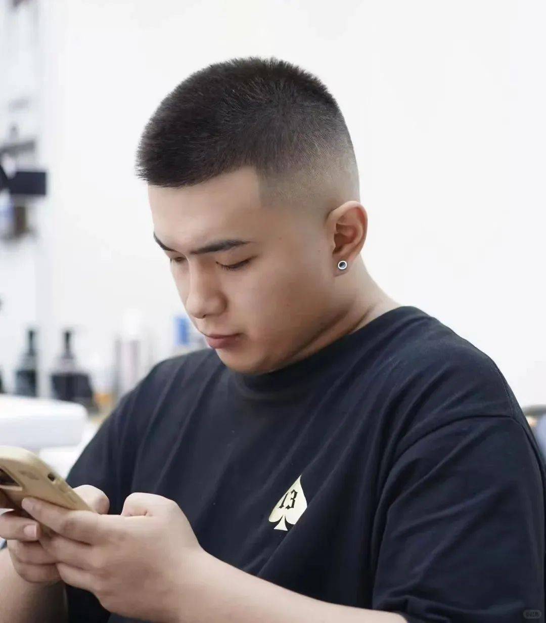 男生剪这几款清爽短发,少年感爆棚,简约而不失时尚