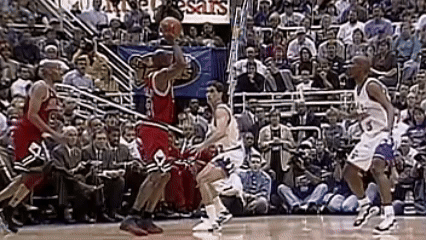 总决赛发高烧拉肚子砍38分,这是乔丹最神的一面