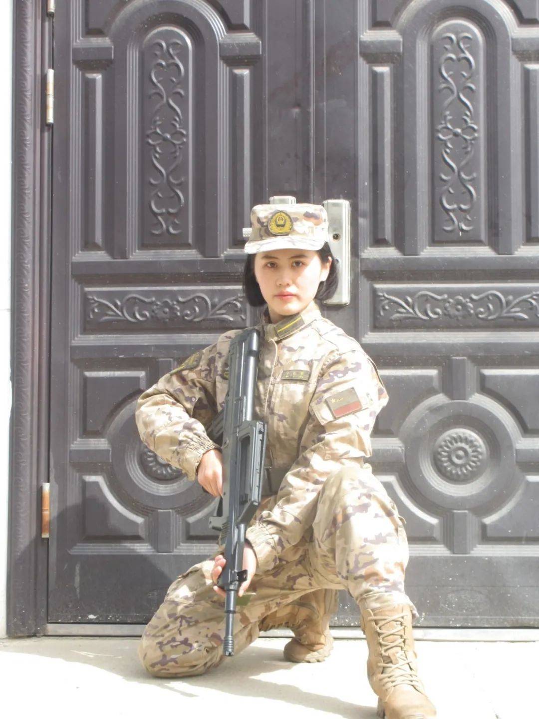今女从戎承使命愿循前路父心彰