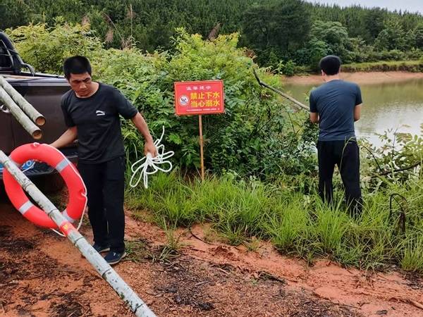 新田大坪塘镇:全面摸排重点水域 筑牢防溺水安全防线_救生圈_黄慧芬_群众