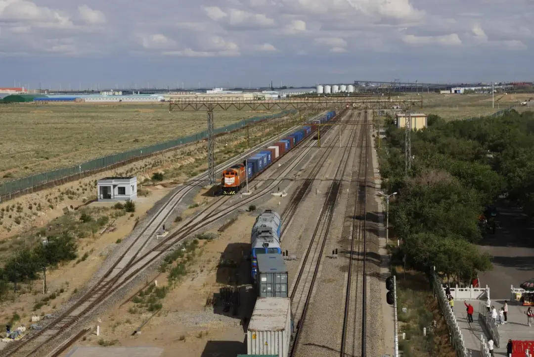 车轮上的丝路:内蒙古"钢铁驼队"驰骋中蒙俄经济走廊