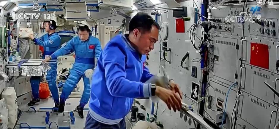 “太空之家”工作周记：神二十乘组科研忙，机器人“小航”成亮点