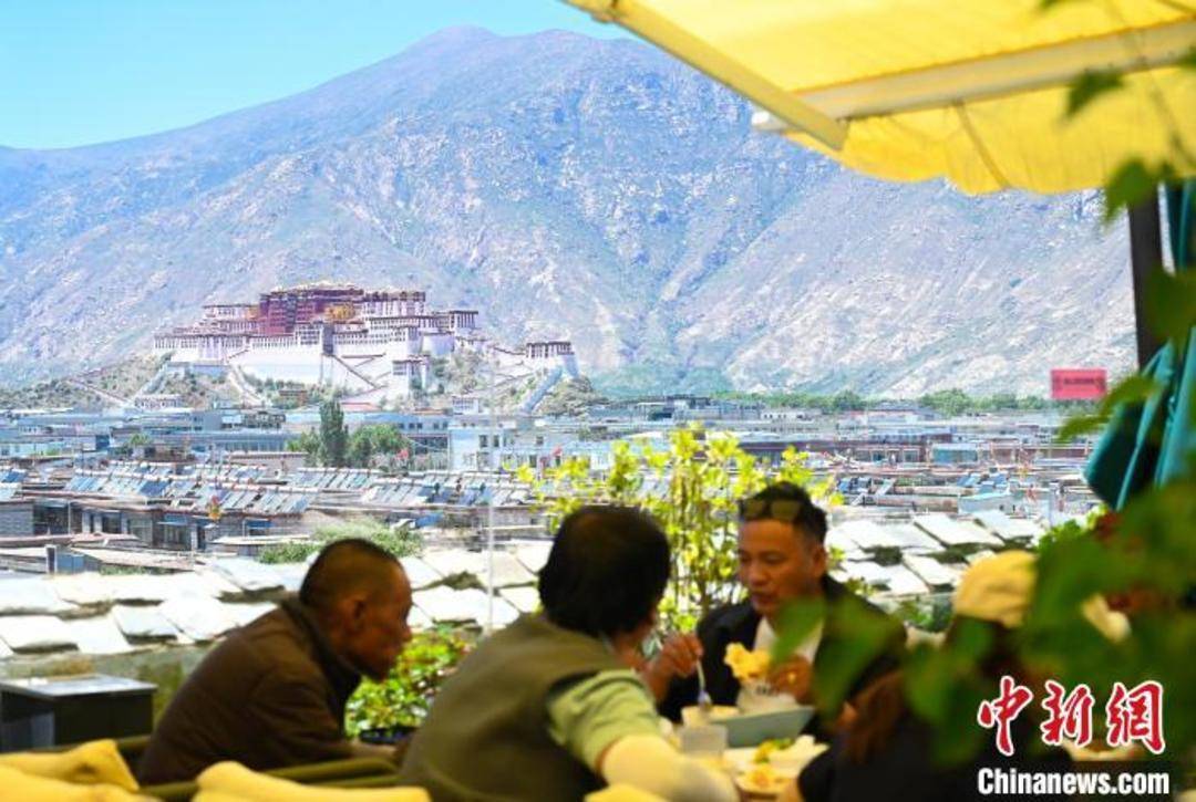 千年布达拉宫催热拉萨观景经济，多元消费场