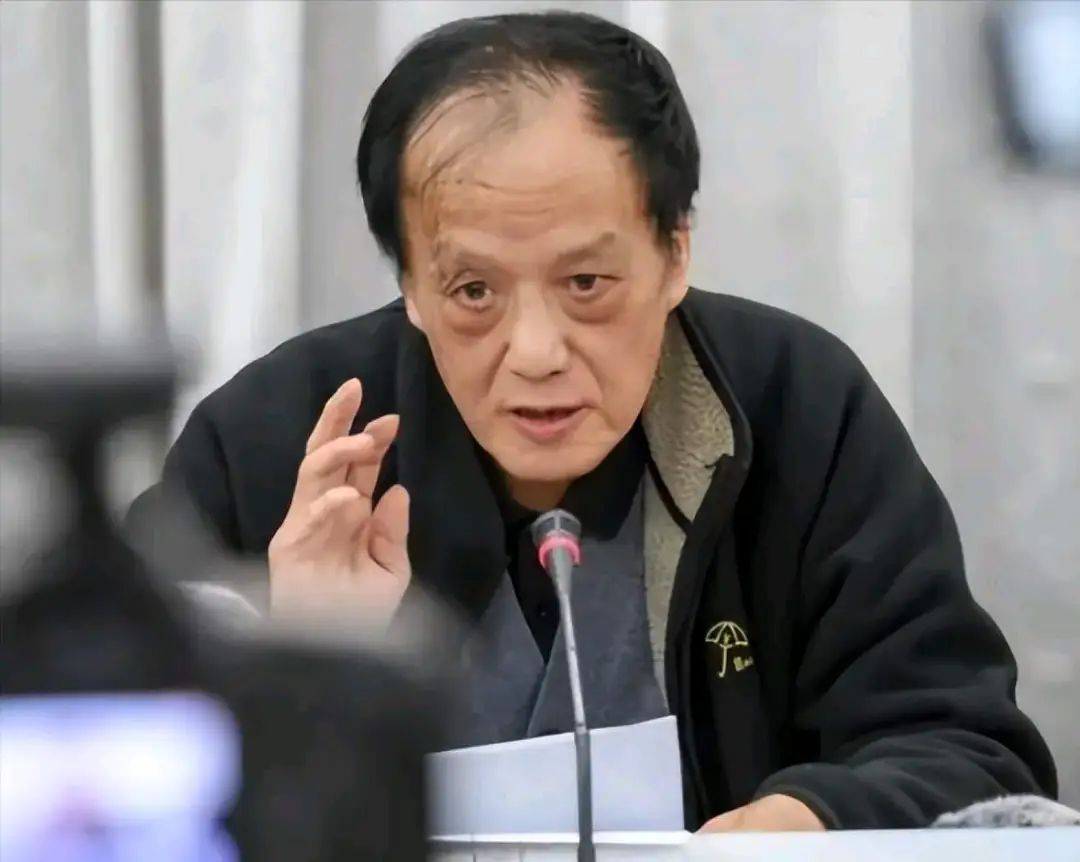 国家奖励500万,可他依然开破车,生活节俭