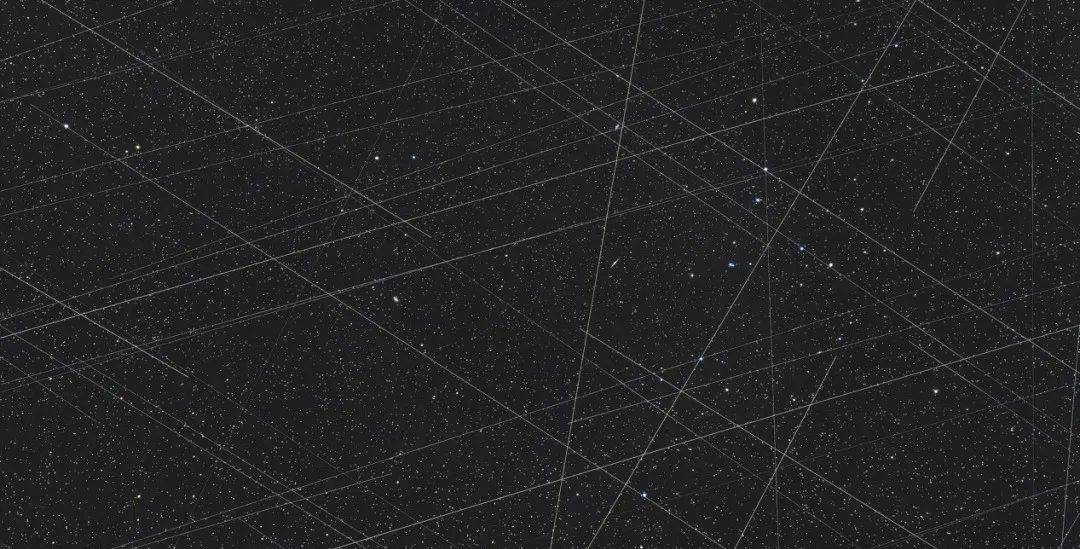 星链卫星威胁地球天文观测，“中国天眼”等射电望远镜面临失明危机