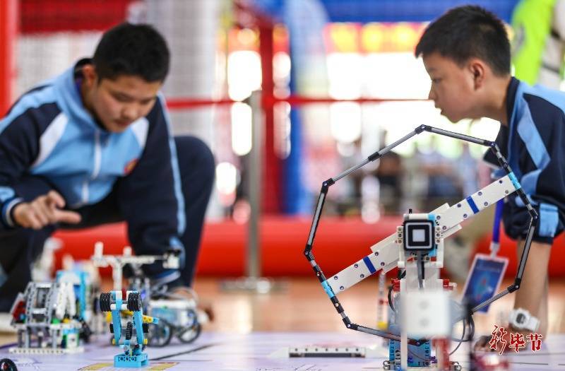 毕节市2025年青少年机器人竞赛：科技热情高涨，培养未来创新人才