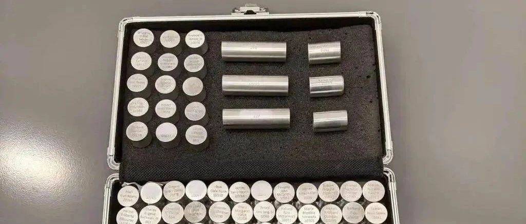 美一飞船失控150人骨灰全扬了