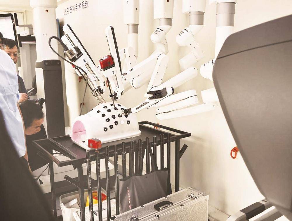 河北工程大学附属医院举办 “智慧手术机器人科普开放日”活动