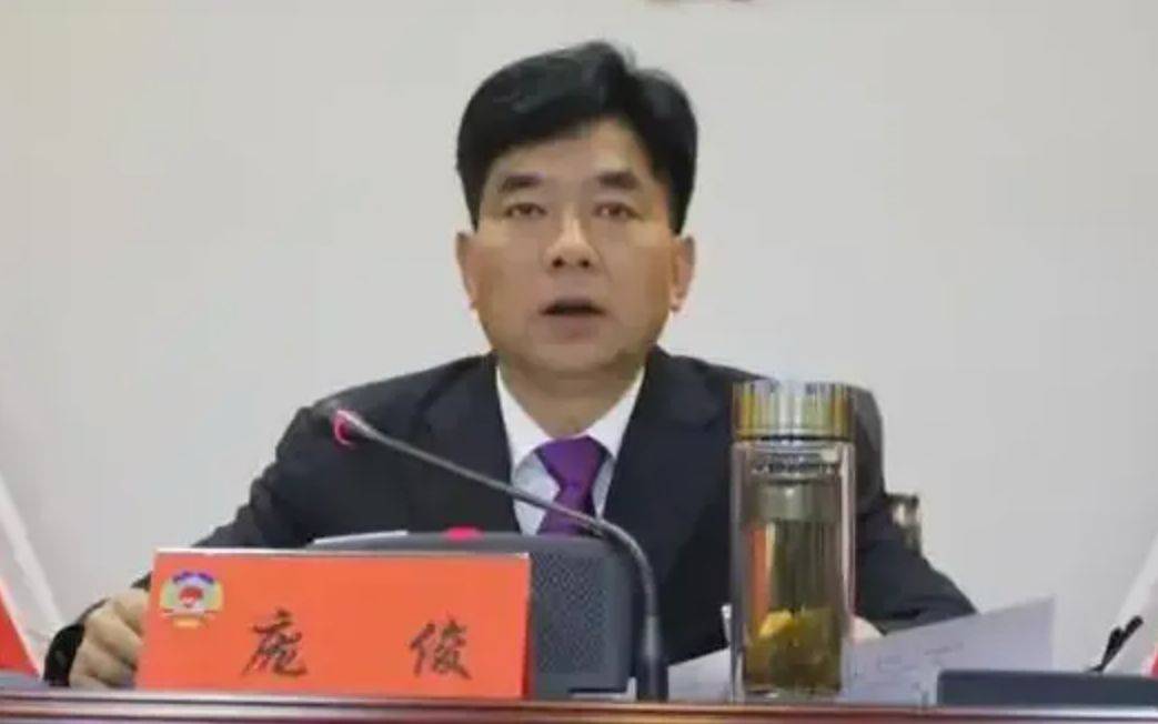 美人与悍匪:州人大常委会主任主动投案1个多月后，州政协主席官宣落马