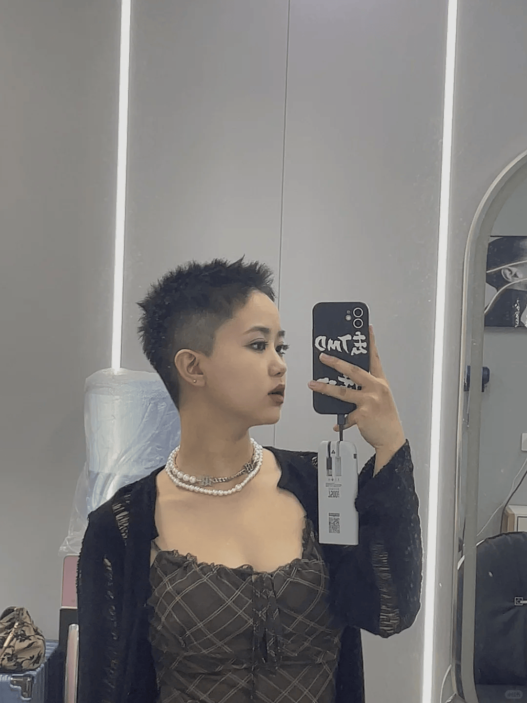 太炸裂了,剪寸头的女生,帅起来真没男生什么事