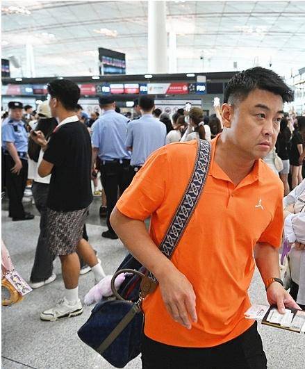 国乒出征美国大满贯：王皓的幸运符与王楚钦的时尚风潮