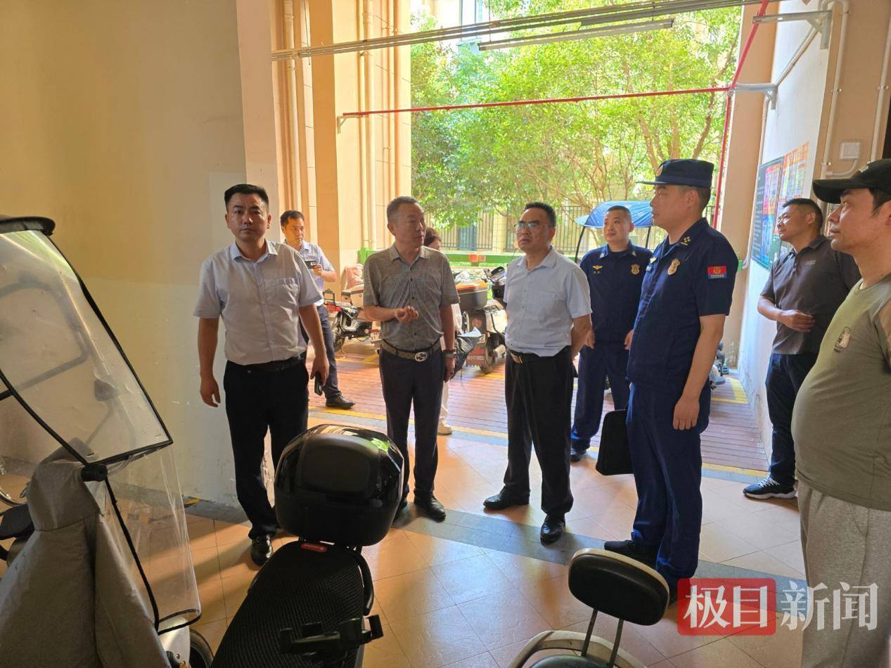 教授你你慢一点:武汉市多部门联合夜巡，筑牢全市商业综合体消防安全防线