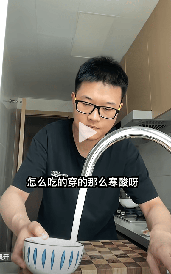 鬼迷心窍gl:29岁小伙毕业六年存130万：个人生活习惯刚好很省钱，希望存够200万买房买车
