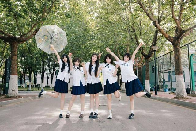 蓝蝴蝶之吻:西安科技大学高新学院：“咔嚓！”快来围观 XKUer的毕业照大赏！
