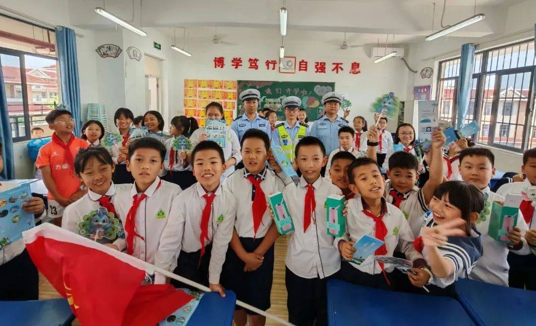 东篱菊隐:这个安全生产月“整”活了！西双版纳交警这波操作很硬核