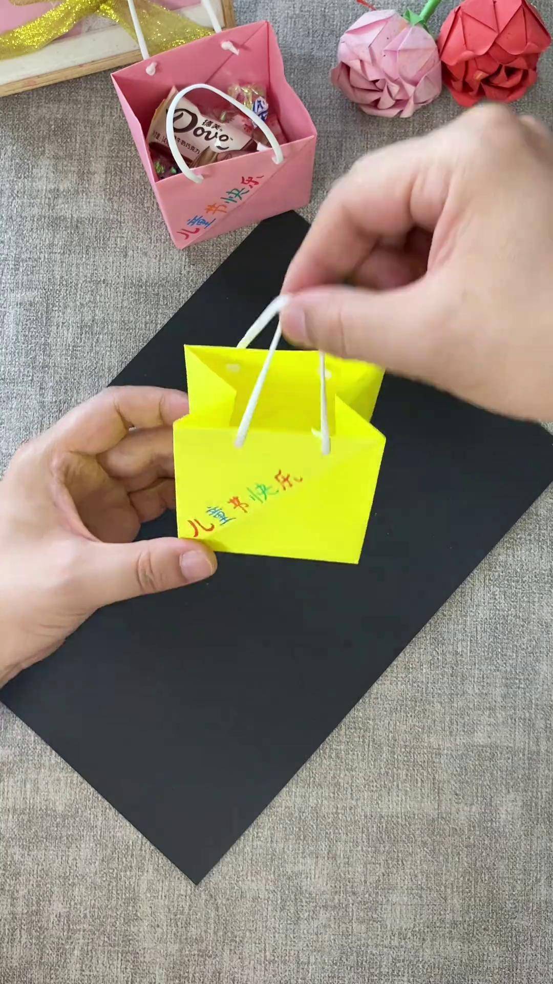 六一儿童节要到了,用a4纸就能折儿童节手工礼物袋,一起来试试吧亲子