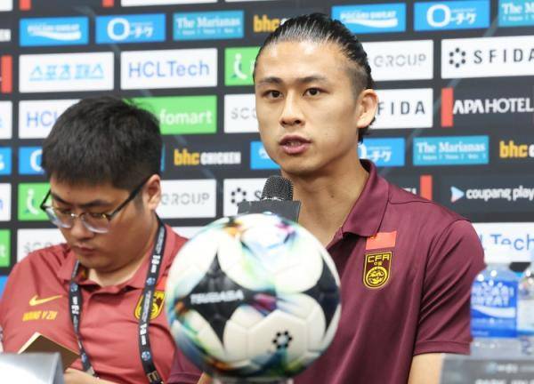张玉宁领军国足备战东亚杯：新老交替中的团队凝聚力与世界杯梦想