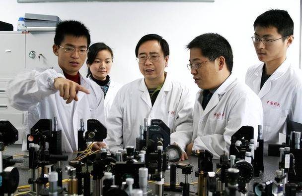 原创             美国赶走大批中国科学家后，聘用了印度专家，结果如何？