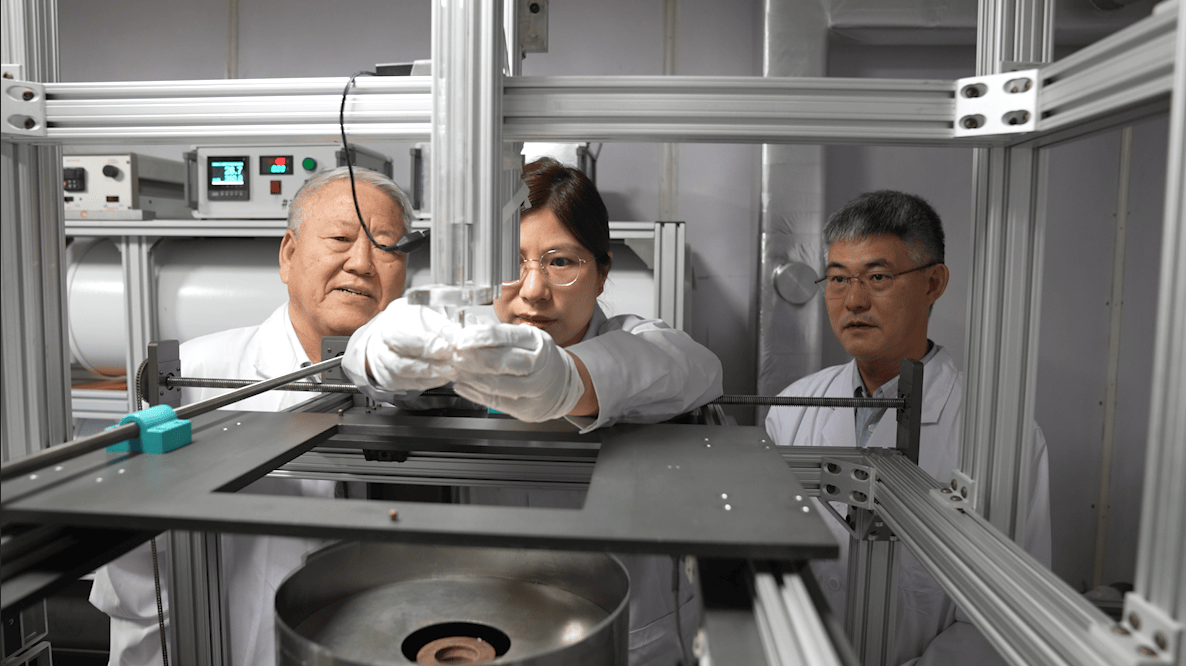 嫦娥六号月球样品研究新突破：首揭月球背面演化历史
