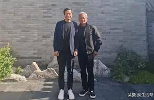 英伟达CEO黄仁勋与雷军碰面，两人合照曝光