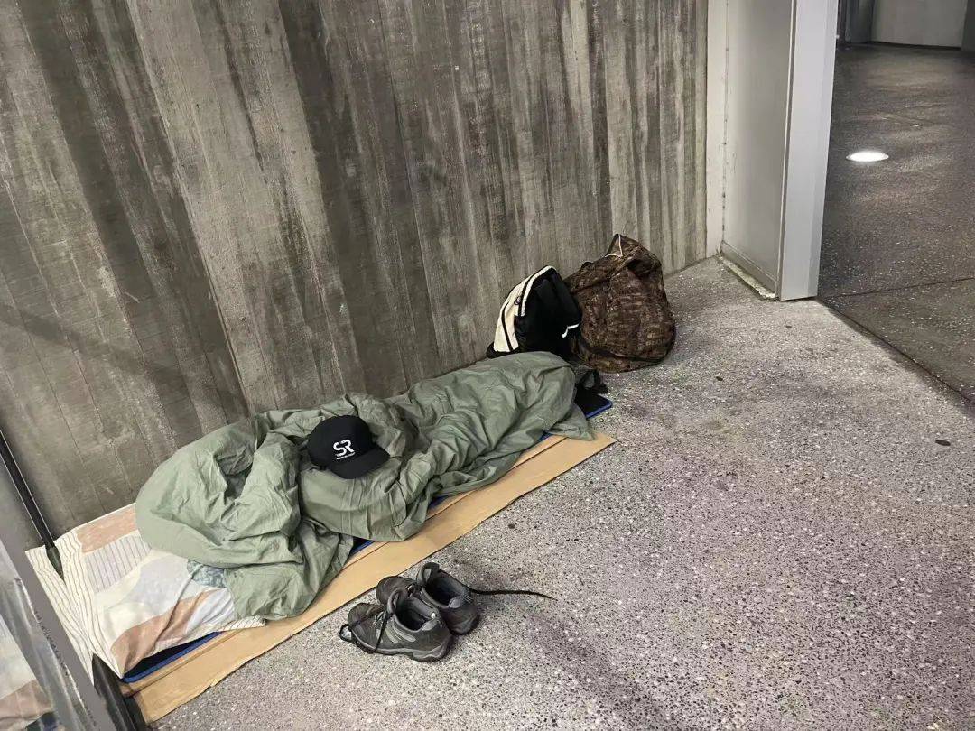 新西兰华人小哥在cbd睡大街,一晚收到$490!"奥克兰这个问题变严重了!