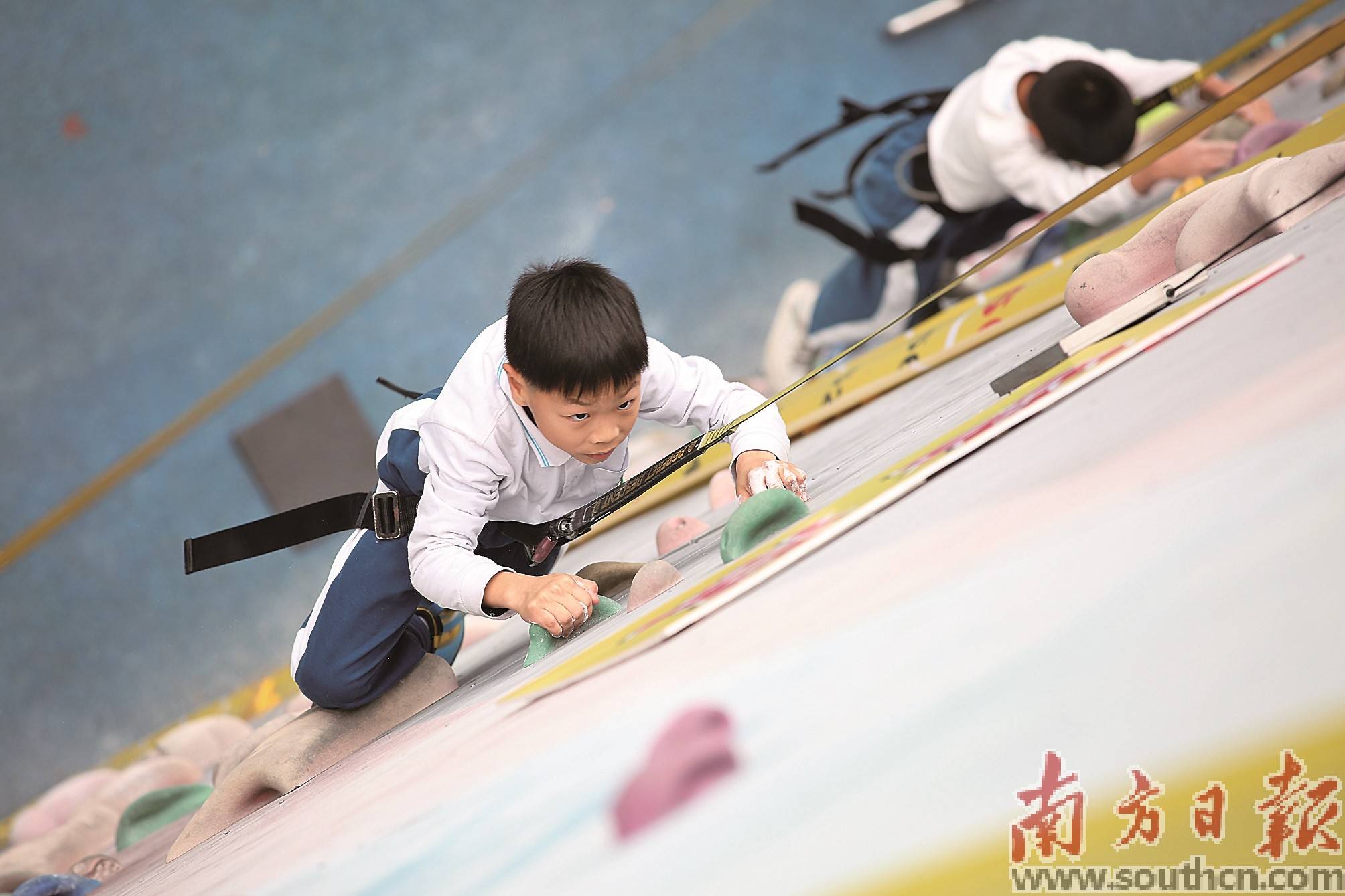 达克辛学校的突破墙上的家庭和学校共同教育“