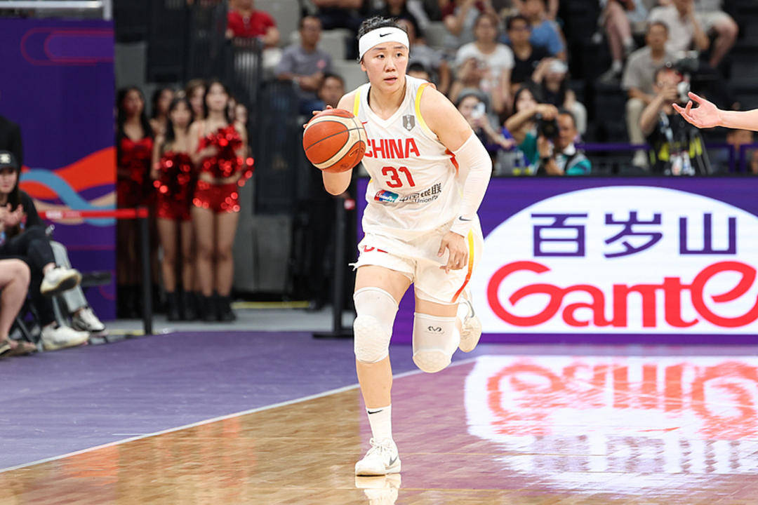 中国女篮亚洲杯三连胜强势晋级半决赛，阵容深度成制胜关键