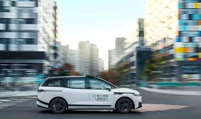萝卜快跑与Uber达成策略合作，全球部署数千辆无人开车