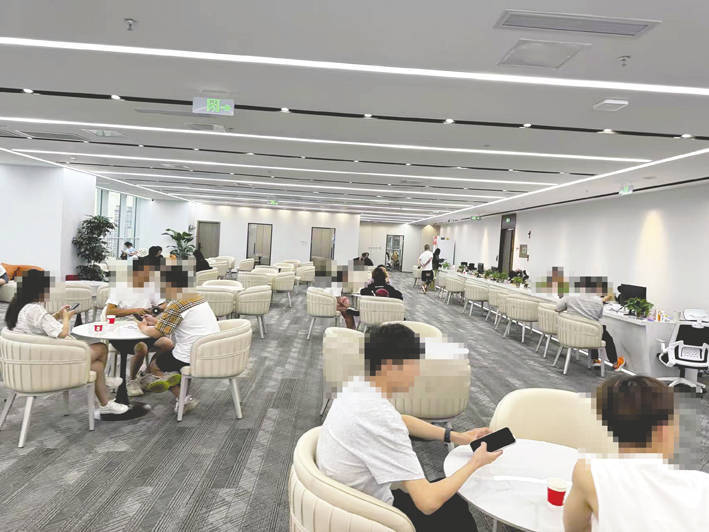 中国商业新闻记者“揭露”
