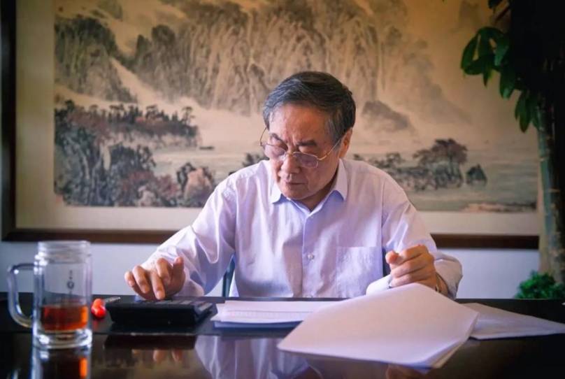 官媒下场！宗庆后人设彻底崩塌，专对女员工下手，72岁仍色心不改