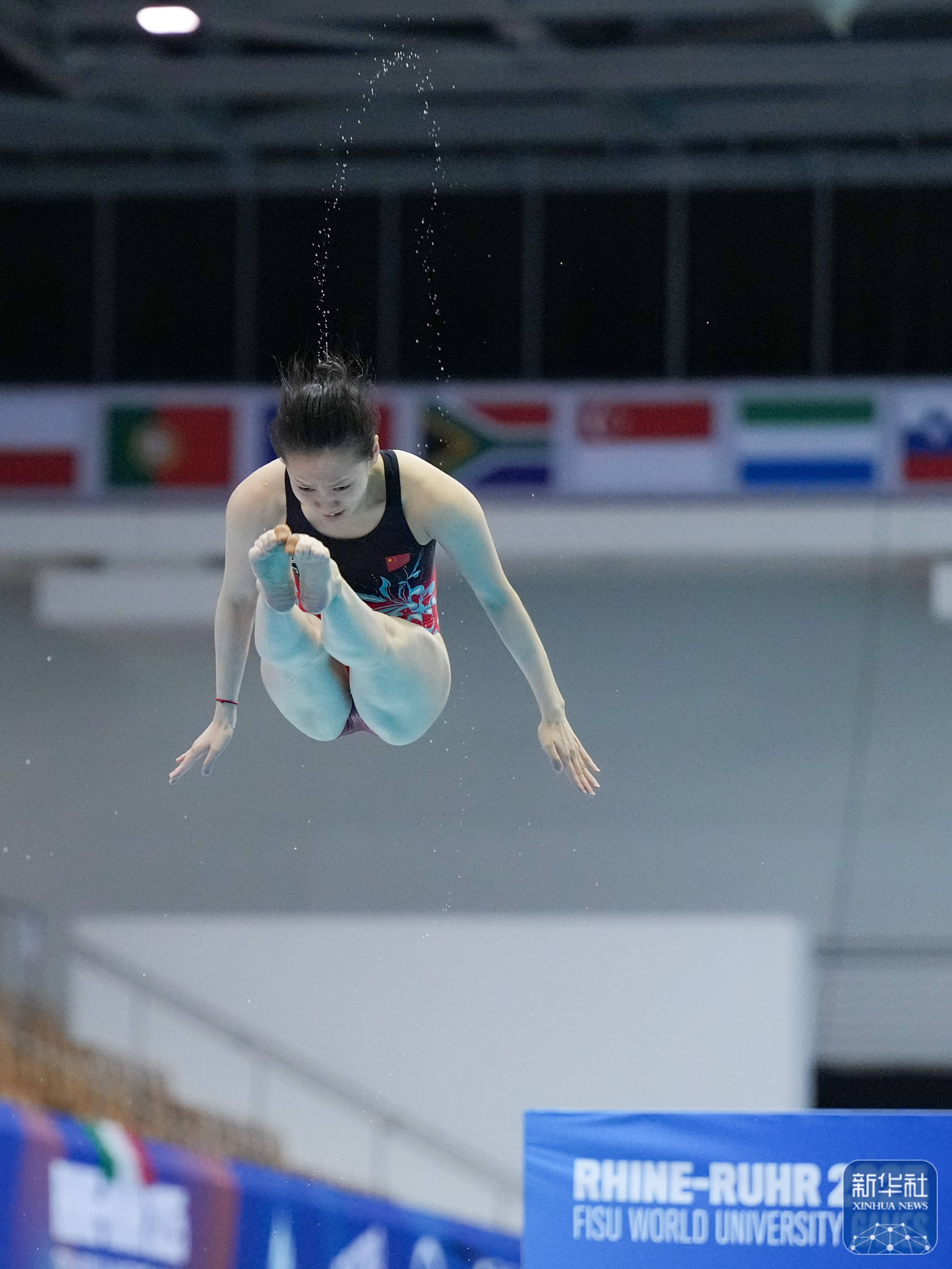 大运会丨中国选手欧阳钰与王壹分别获得跳水女子一米板冠亚军