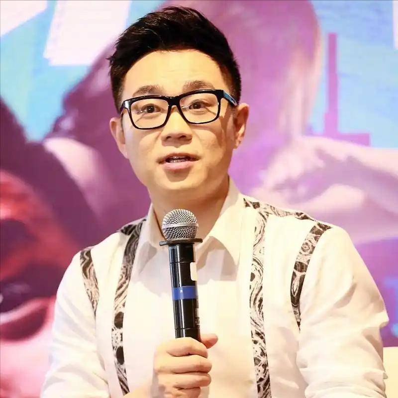 被杨幂夸,被柳岩宠,如今更赢得李雪琴青睐,大鹏究竟有什么魅力