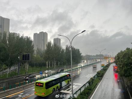北京多地出现暴雨局地大暴雨
