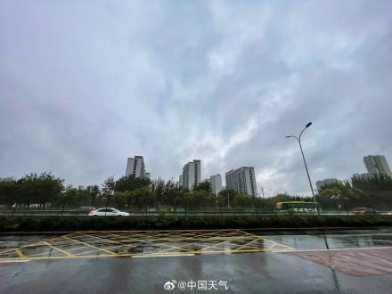 北京多地出现暴雨局地大暴雨