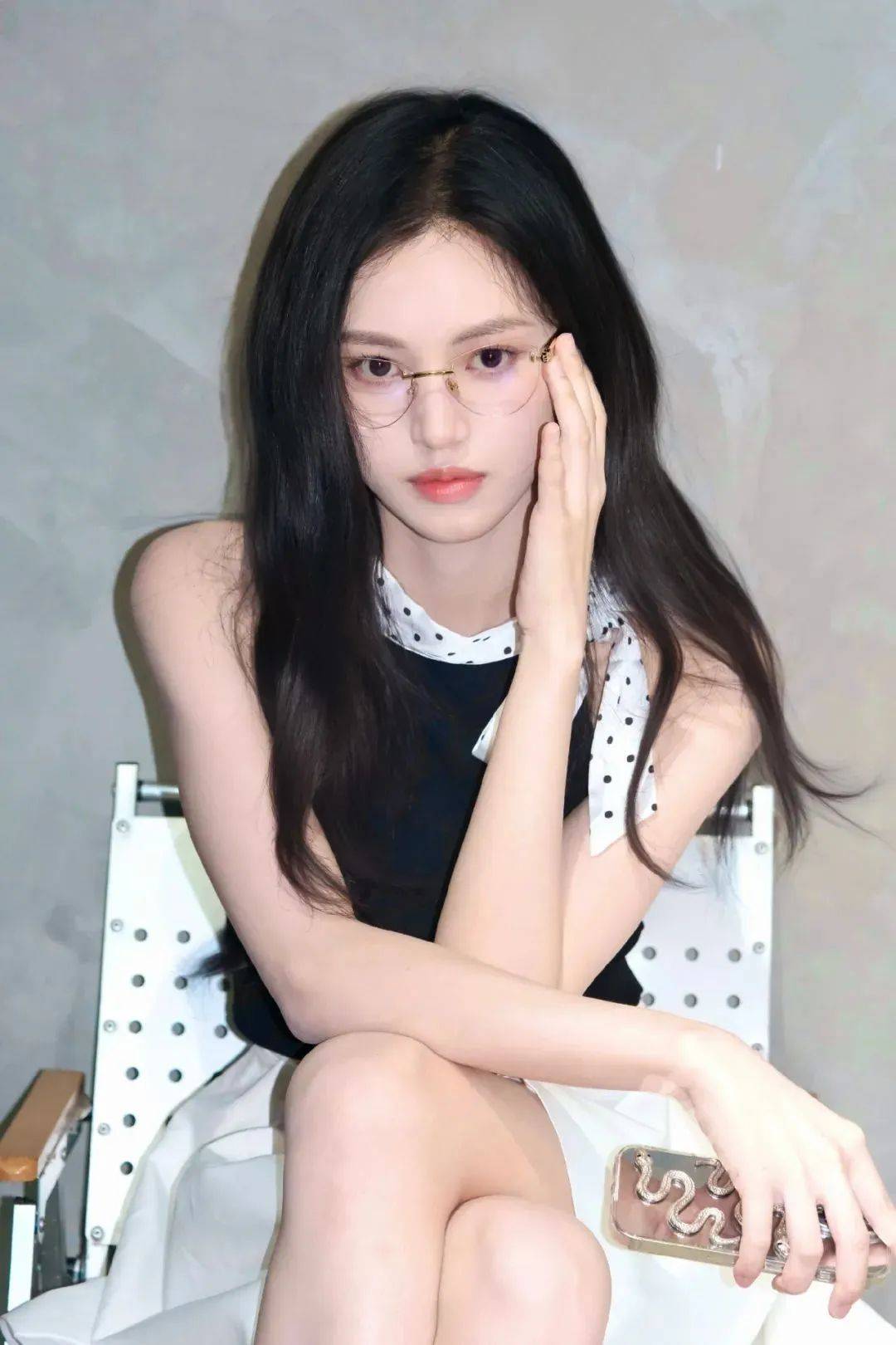 00小花，怎么不算人均母胎美人呢？