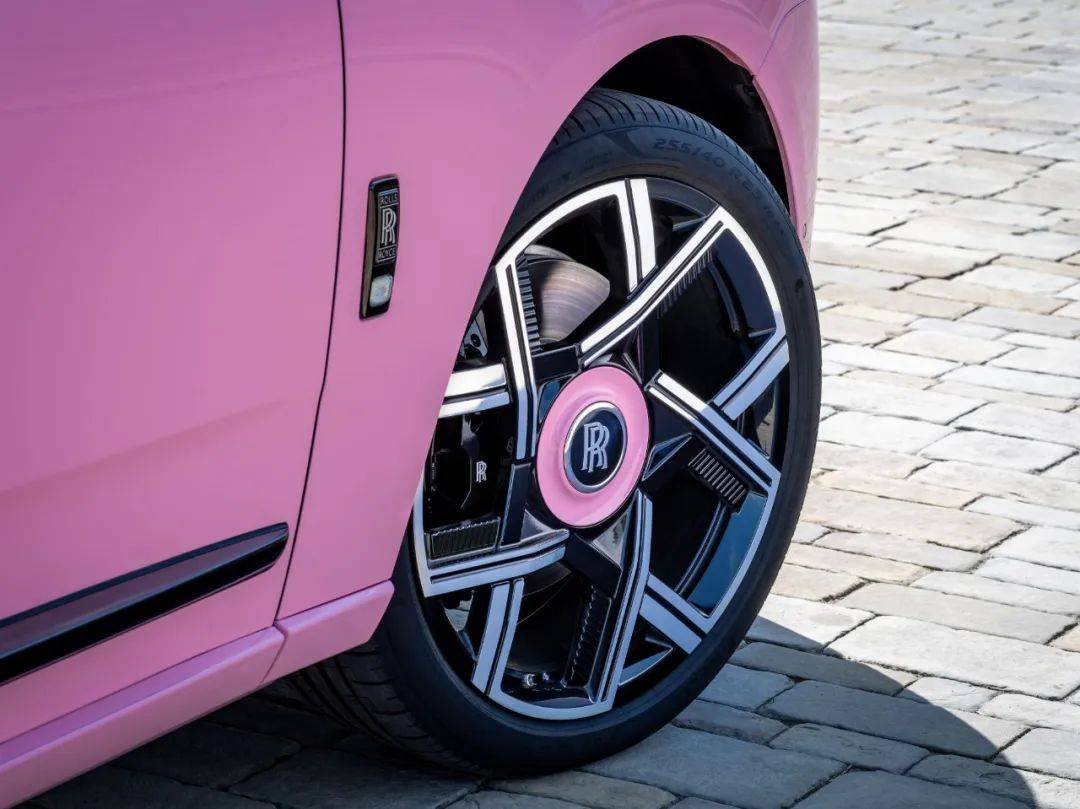 中国美術黄磁粉彩 黄地粉彩万寿无疆纹碗- 故宫博物院