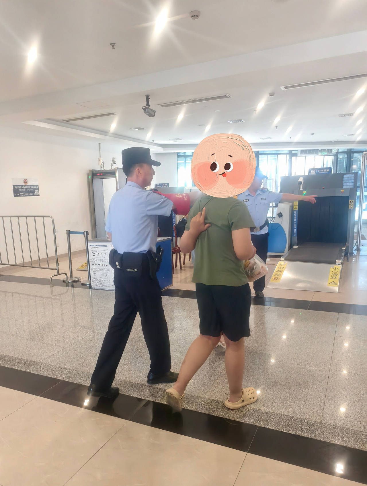 “我家在上海迪士尼乐园……”铁路公安及时拦下了这个男孩