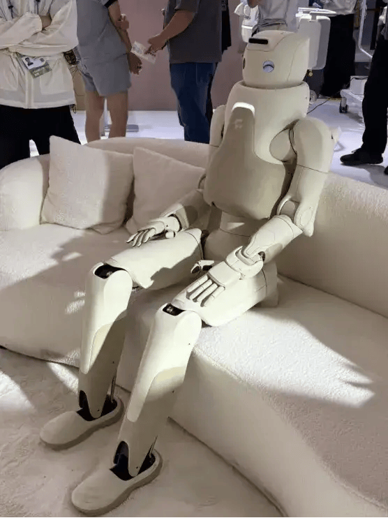 在WAIC 2025，寻找未来的确定性