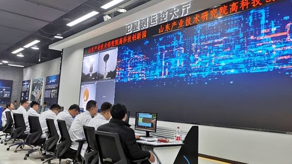 原创             技不如人？中美卫星拍对方航母，美国的一清二楚，为啥中国很模糊