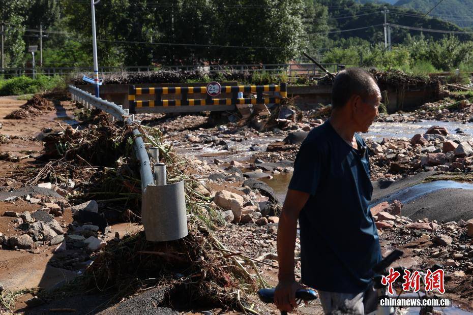 密云受灾村庄见闻：71岁屈大爷“跋山涉水”报平安