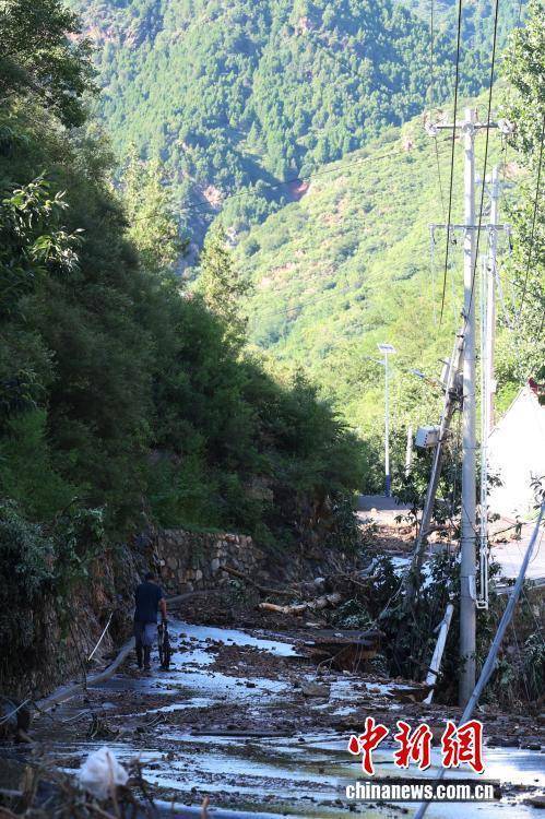 密云受灾村庄见闻：71岁屈大爷“跋山涉水”报平安