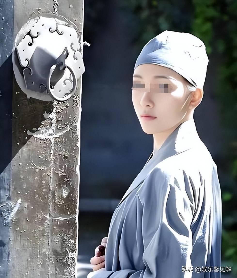 揭秘尼姑庵真相:表面佛门实则妓院,穿黑丝戴假发,香客人来人往