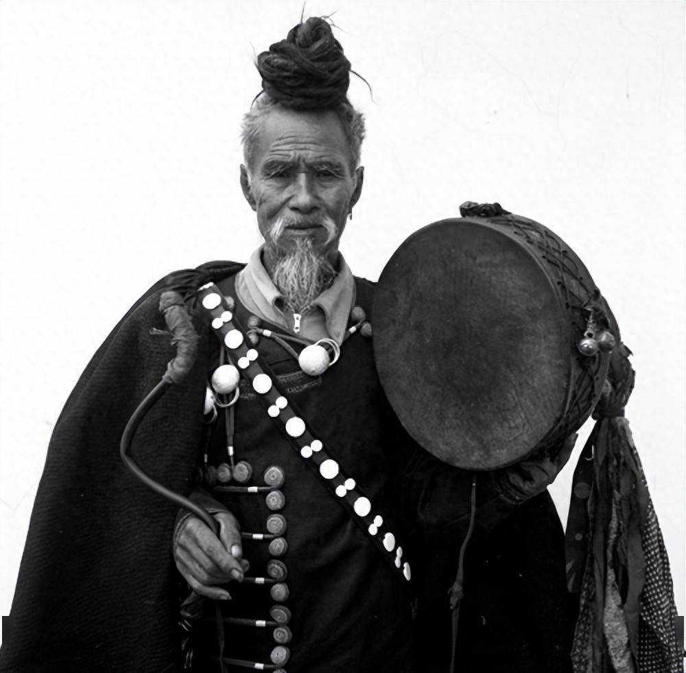 彝族和苗族文化的历史渊源和发展特点