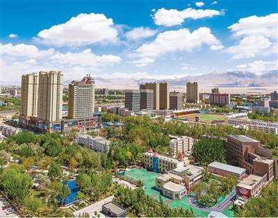 昔日戈壁荒滩，今日“绿色明珠” 格尔木“风”“光”无限